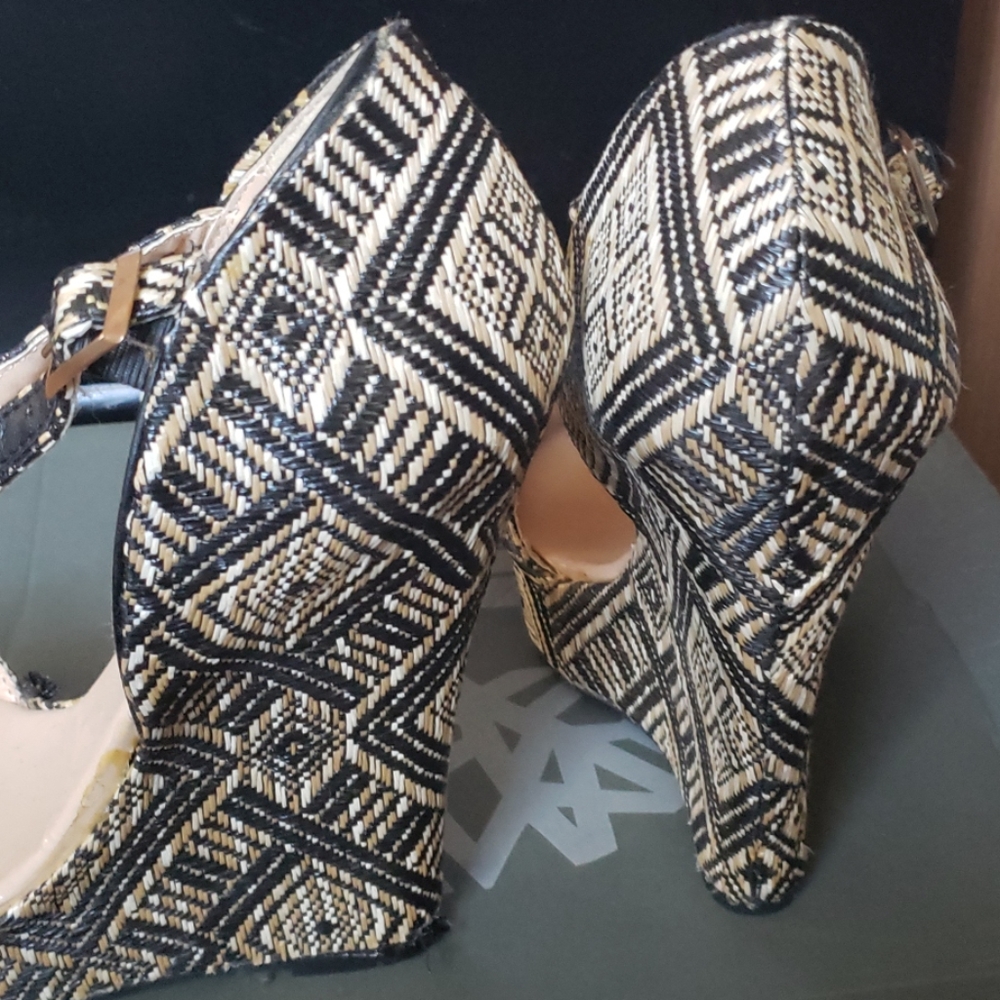 Shoes - Picture 7 of 7